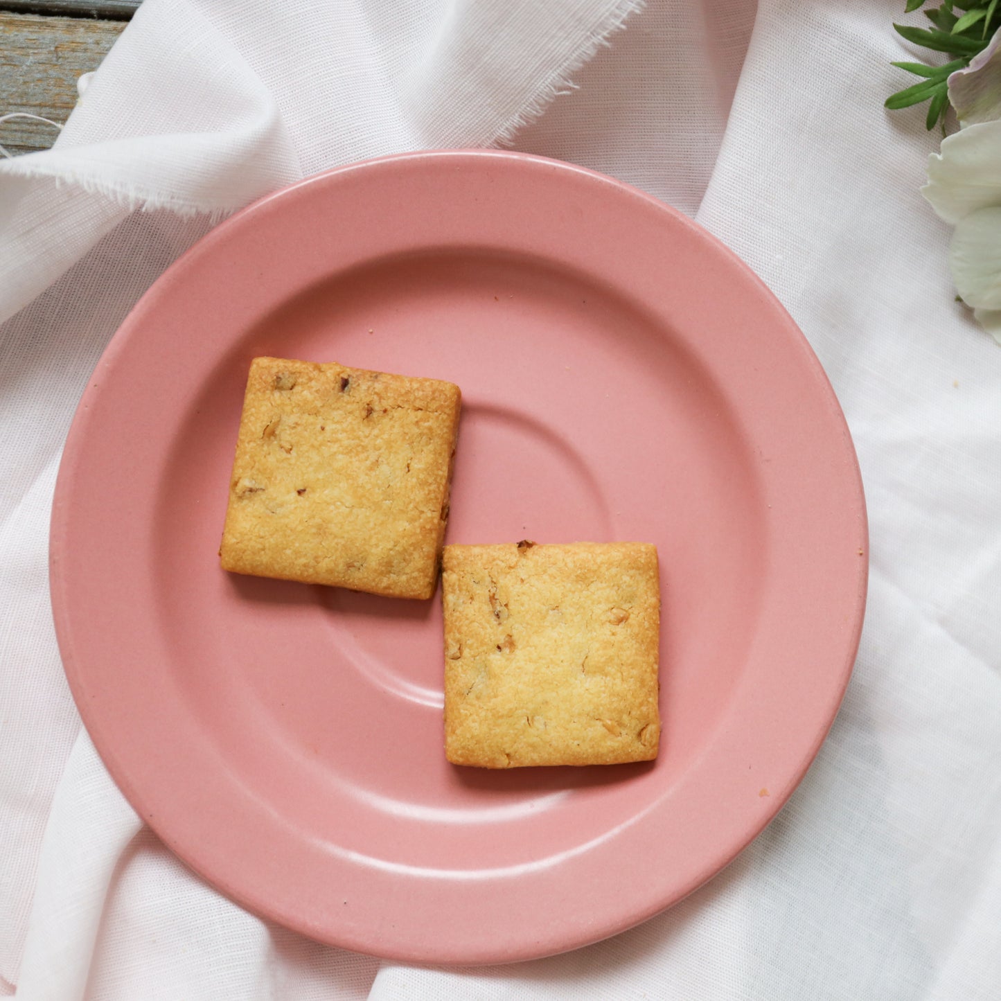 Shortbread biscuits with hazelnuts